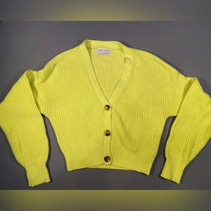 Urban outfitters, Cropped, V neck knit cardigan button down,‎ size small
